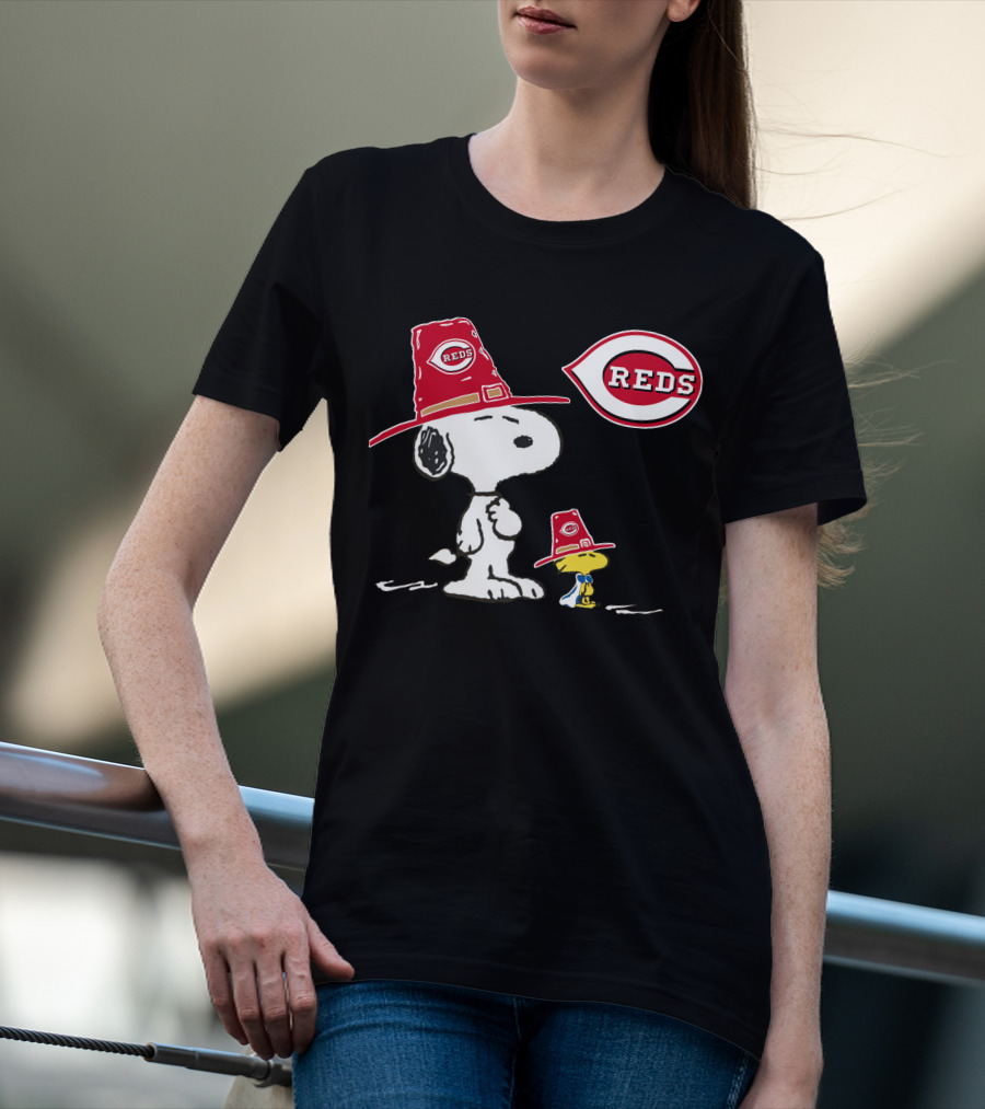 Cincinnati Reds Snoopy And Woodstock Baseball Fans T-Shirt