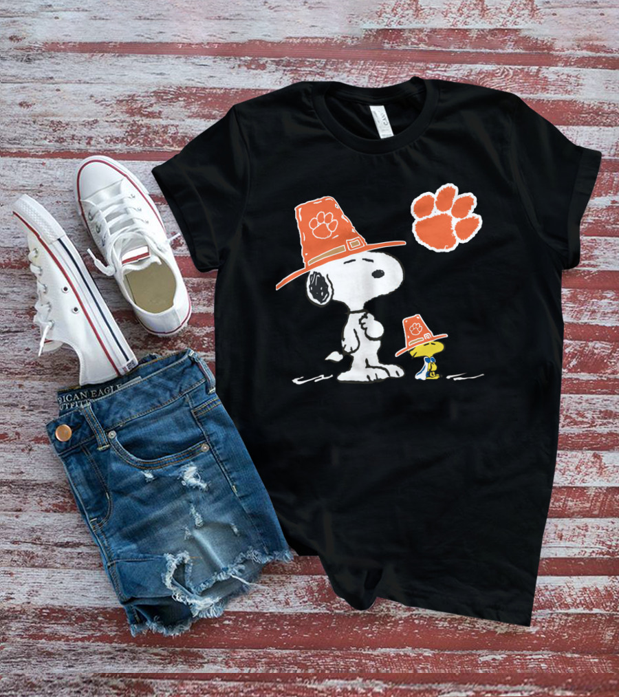 Clemson Tigers Snoopy And Woodstock Thanksgiving Hat Football Paw T-Shirt