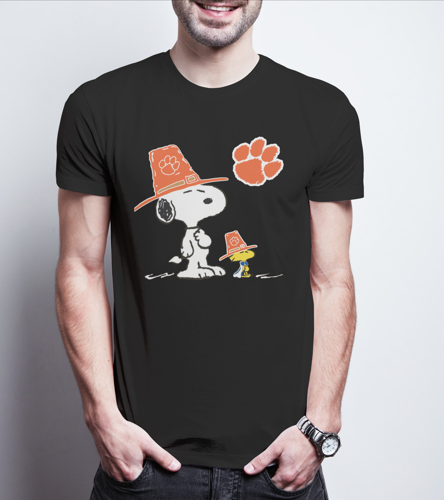 Clemson Tigers Snoopy And Woodstock Thanksgiving Hat Football Paw T-Shirt