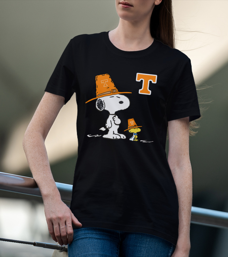Tennessee Volunteers Snoopy Woodstock Football Fan Gear T-Shirt