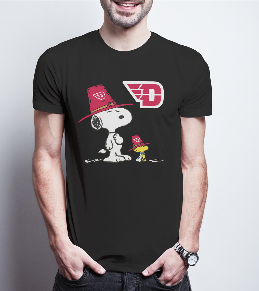 Dayton Flyers Snoopy And Woodstock Pilgrim Hats T-Shirt
