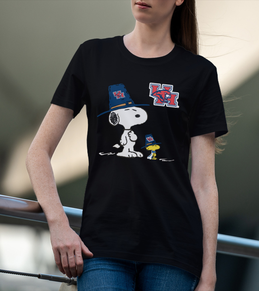 UH Cougars Snoopy And Woodstock Pilgrim Hats T-Shirt