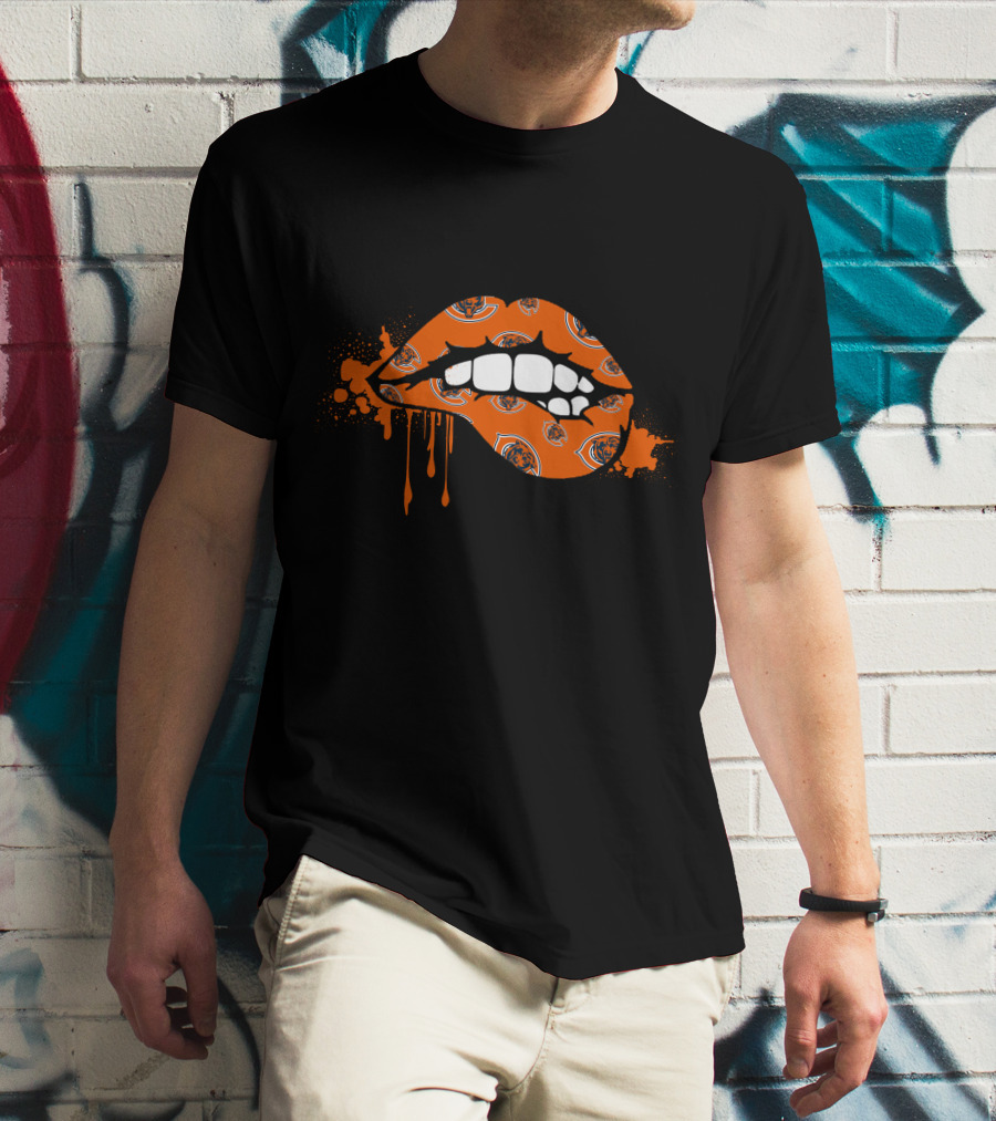 Dripping Lips With Chicago Bears Logo T-Shirt