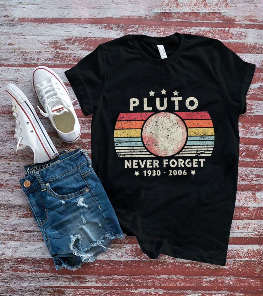 Pluto Never Forget 1930-2006 Retro Style Funny Space Stars T-Shirt