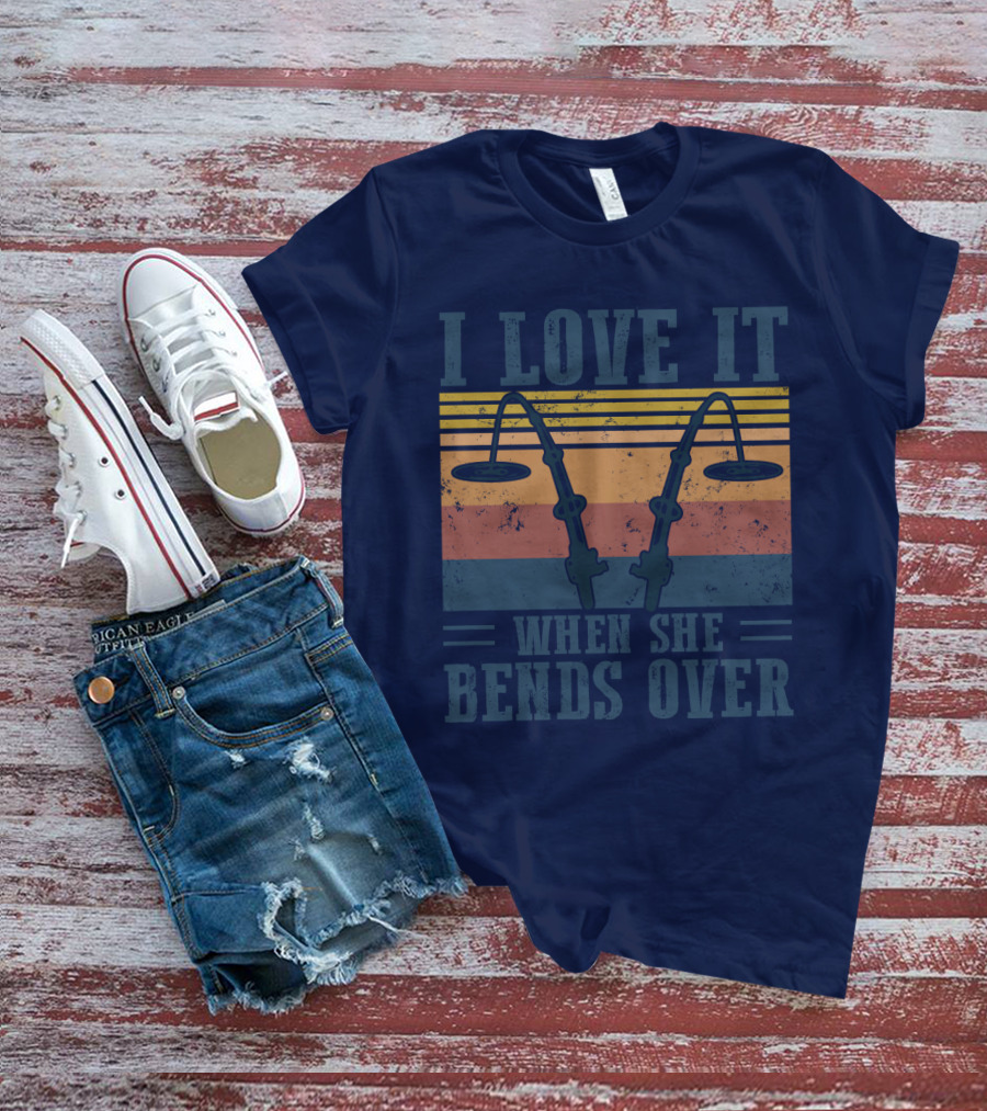 I Love It When She Bends Over Vintage Fishing Rods Retro Lines T-Shirt