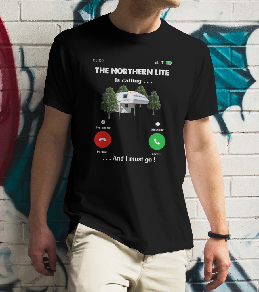 THE NORTHERN LITE IS CALLING AND I MUST GO CAMPING TRIP RV CAMPER T-Shirt