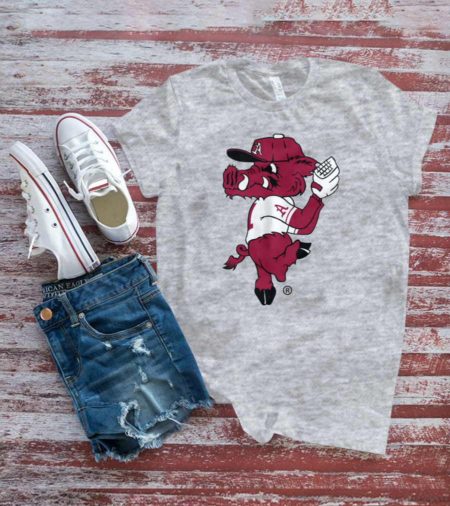 Arkansas Razorbacks Baseball Hog Pitching Ribby T-Shirt