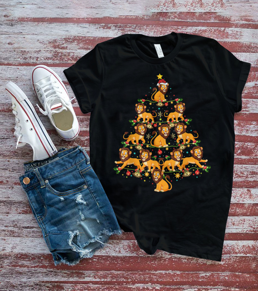 Lion Lover Xmas Matching Santa Lion Christmas Tree Holiday Decoration T-Shirt