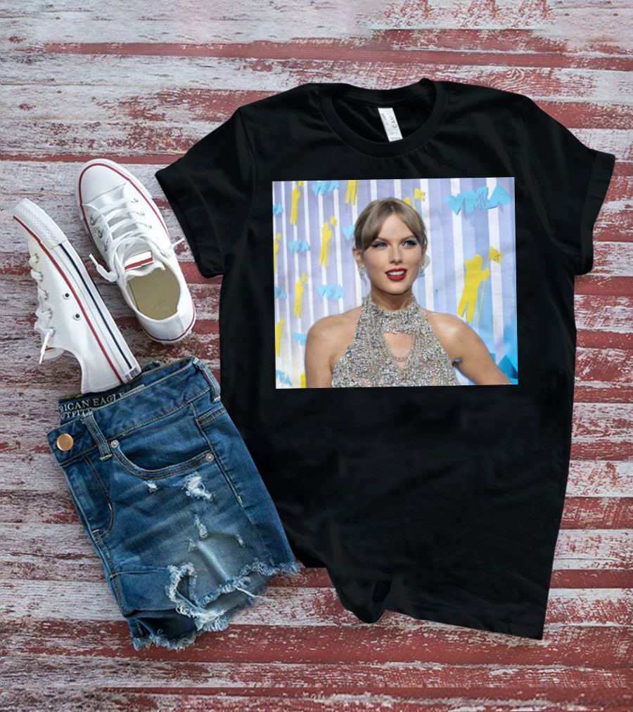 Taylor Swift MTV VMA Red Carpet Look With Silver Sequin Dress T-Shirt