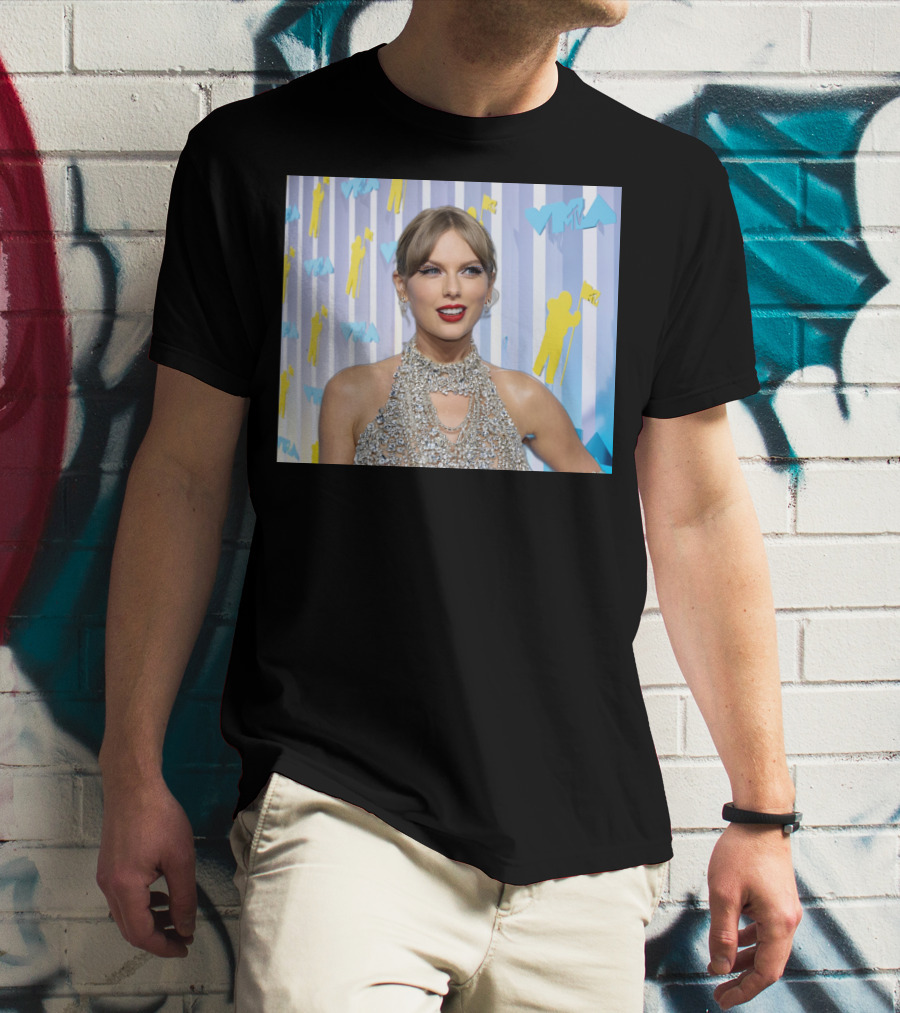 Taylor Swift MTV VMA Red Carpet Look With Silver Sequin Dress T-Shirt