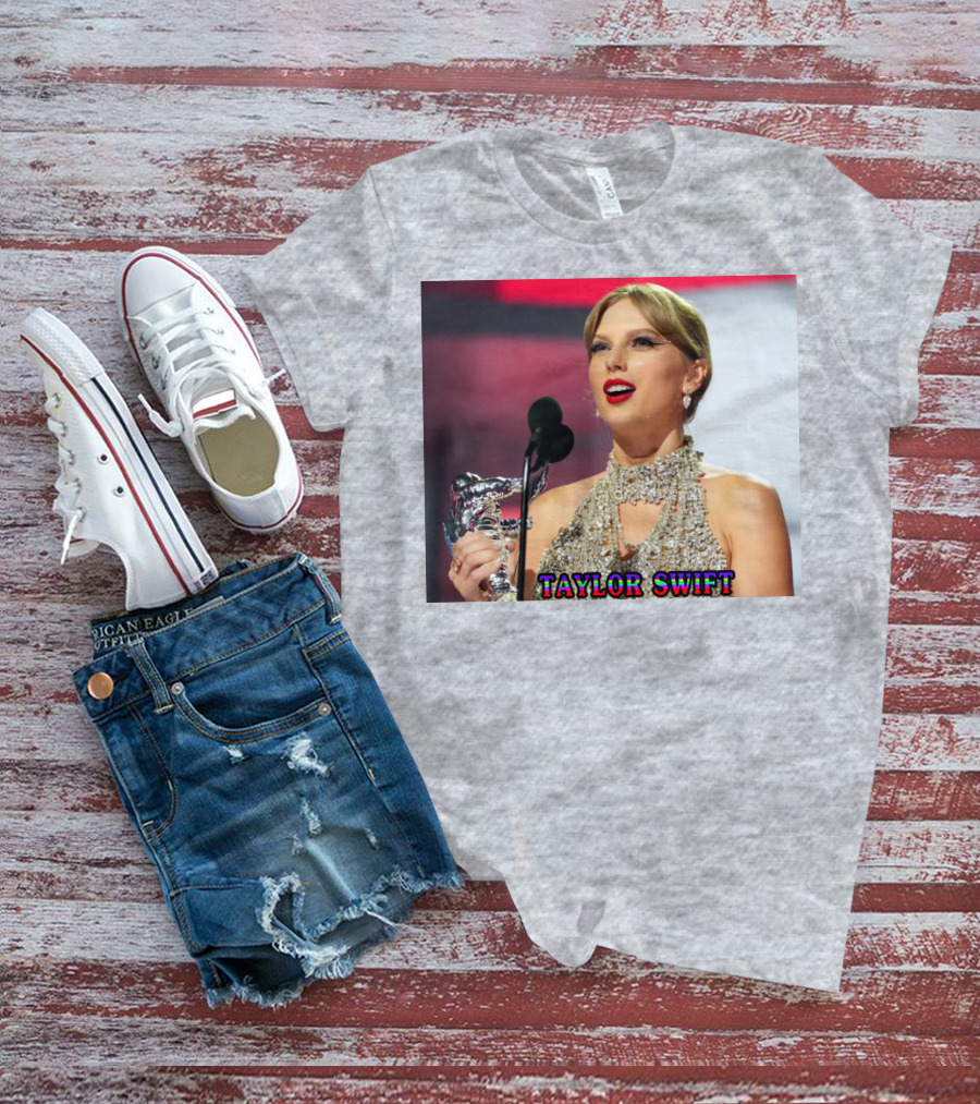 TAYLOR SWIFT SINGER SONGWRITER AWARD MOMENT T-Shirt