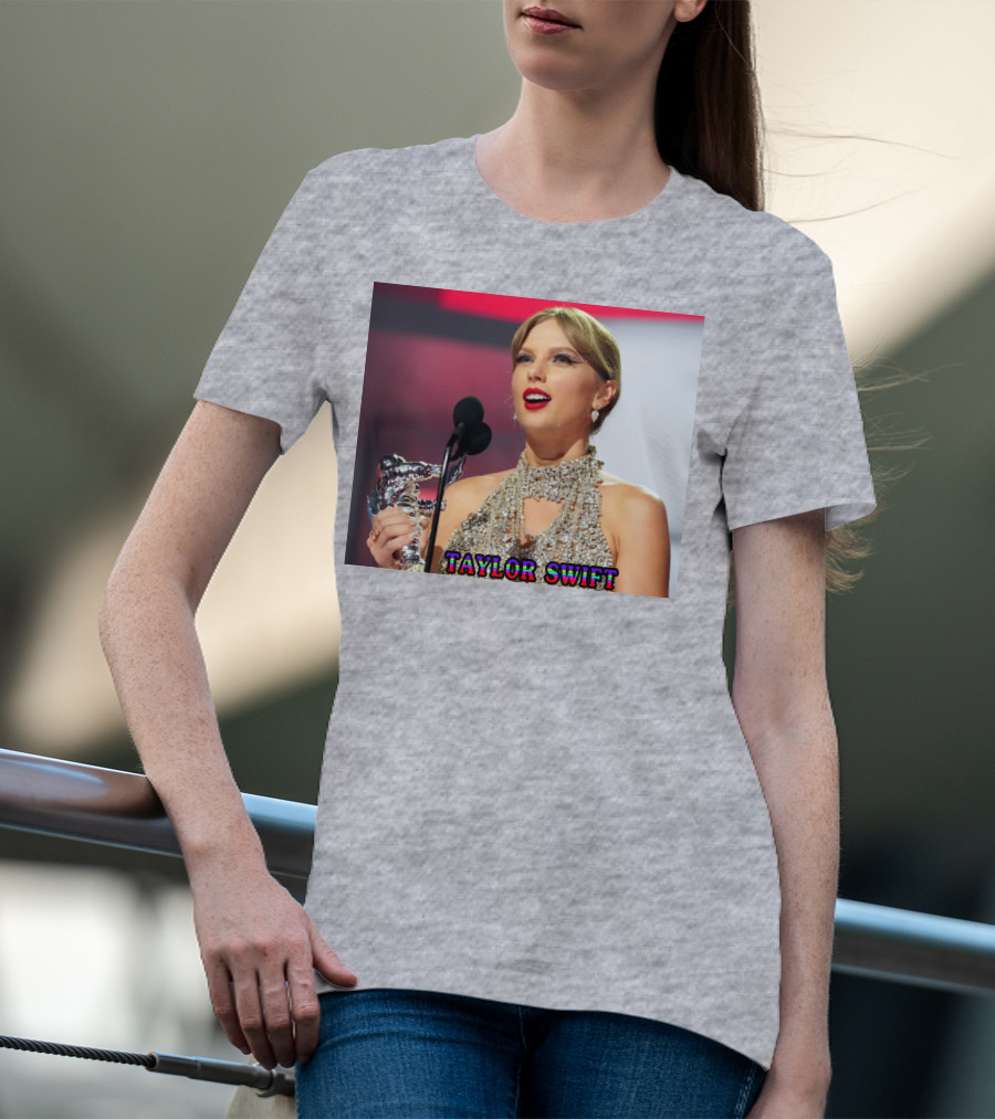 TAYLOR SWIFT SINGER SONGWRITER AWARD MOMENT T-Shirt