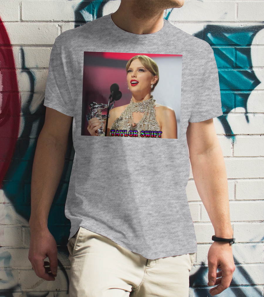 TAYLOR SWIFT SINGER SONGWRITER AWARD MOMENT T-Shirt