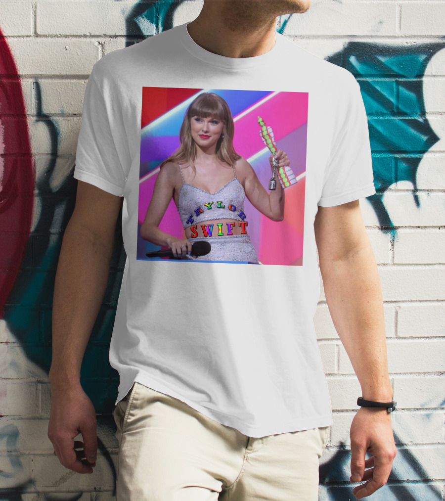 TAYLOR SWIFT BRIT AWARDS WINNING MOMENT T-Shirt