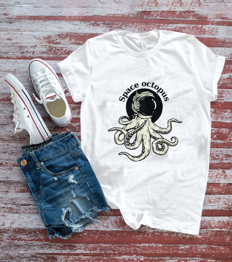 Space Octopus Astronaut Helmet Retro T-Shirt