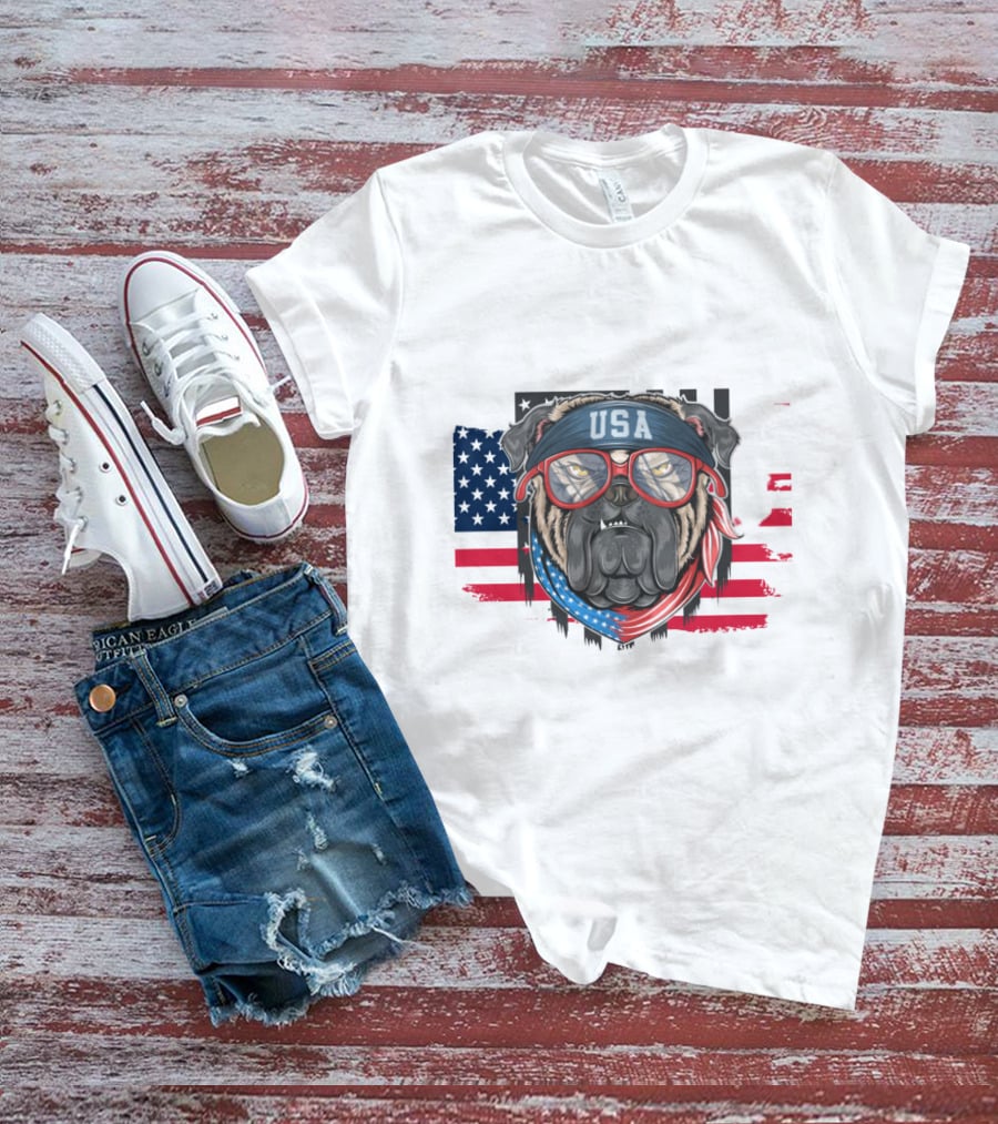 USA Bandana Glasses American Bulldog With Flag Background T-Shirt