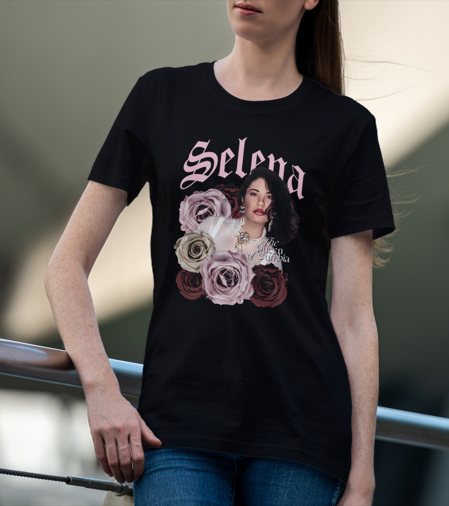 Selena The Queen Of Cumbia Surrounded By Floral Roses T-Shirt