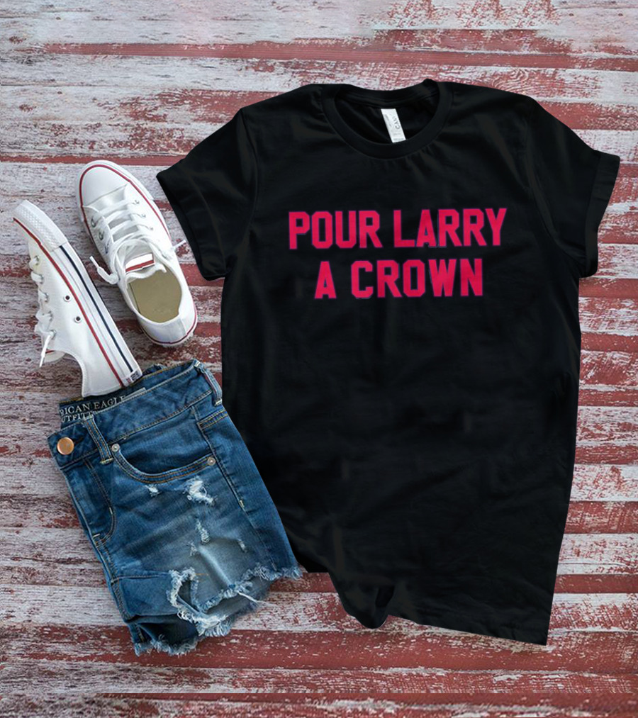 Pour Larry A Crown Sports Reference Text T-Shirt