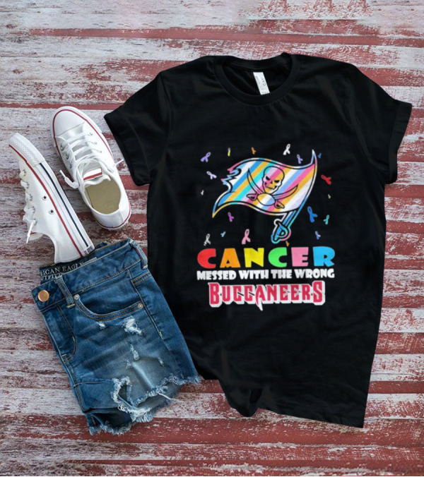 Cancer Messed With The Wrong Buccaneers Rainbow Skull Flag And Ribbons T-Shirt