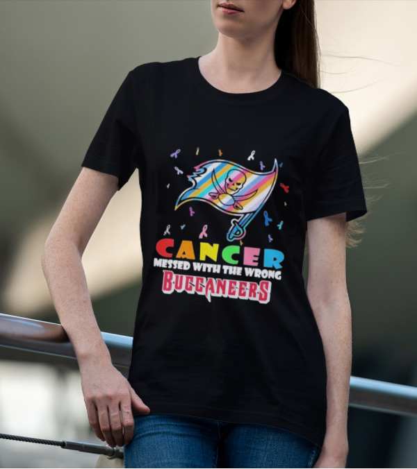 Cancer Messed With The Wrong Buccaneers Rainbow Skull Flag And Ribbons T-Shirt