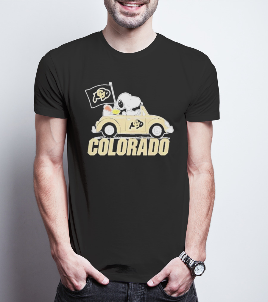 Snoopy And Woodstock Drive Colorado Buffaloes Car With Flag T-Shirt