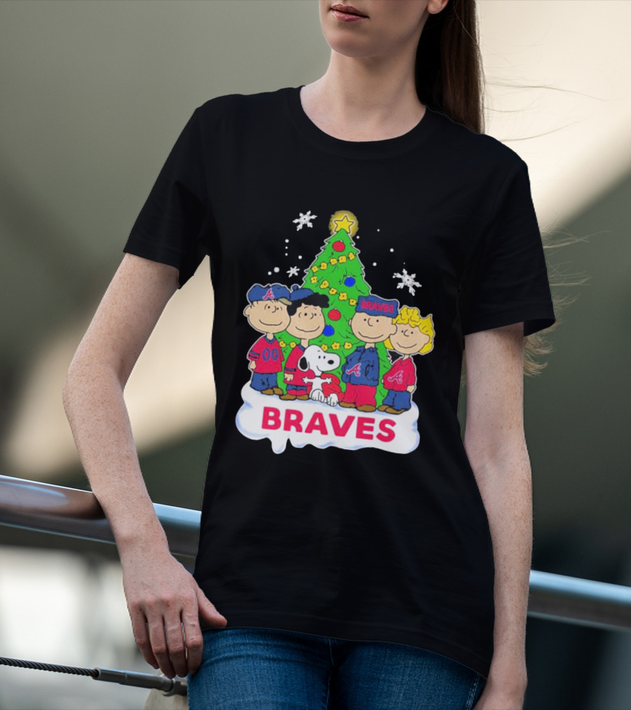 Atlanta Braves Peanuts Christmas Tree With Snoopy Characters T-Shirt