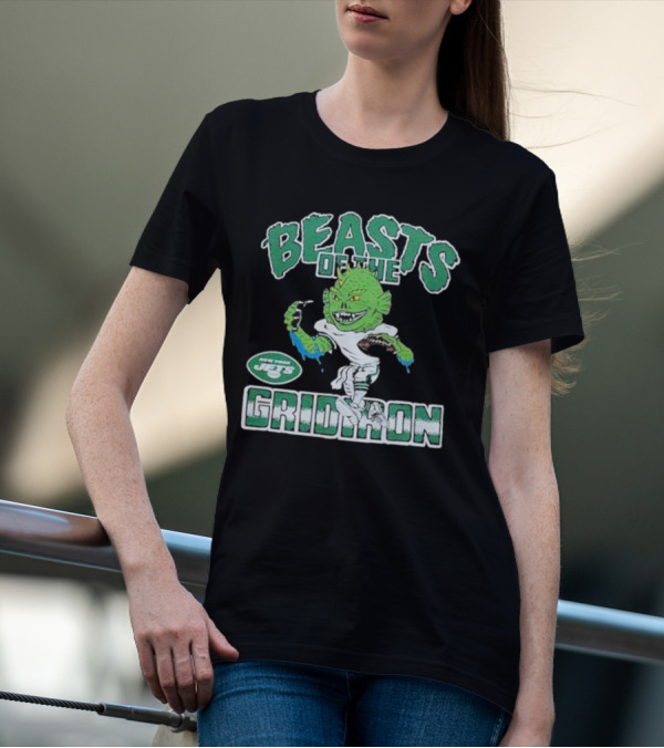 New York Jets Beasts Of The Gridiron Monster Holding Football T-Shirt