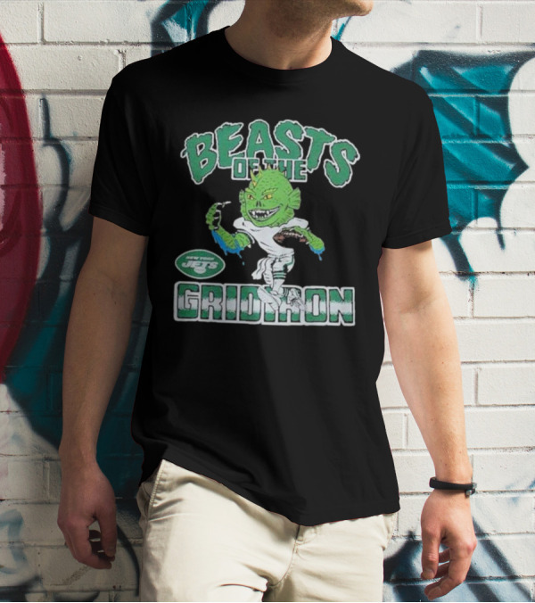 New York Jets Beasts Of The Gridiron Monster Holding Football T-Shirt