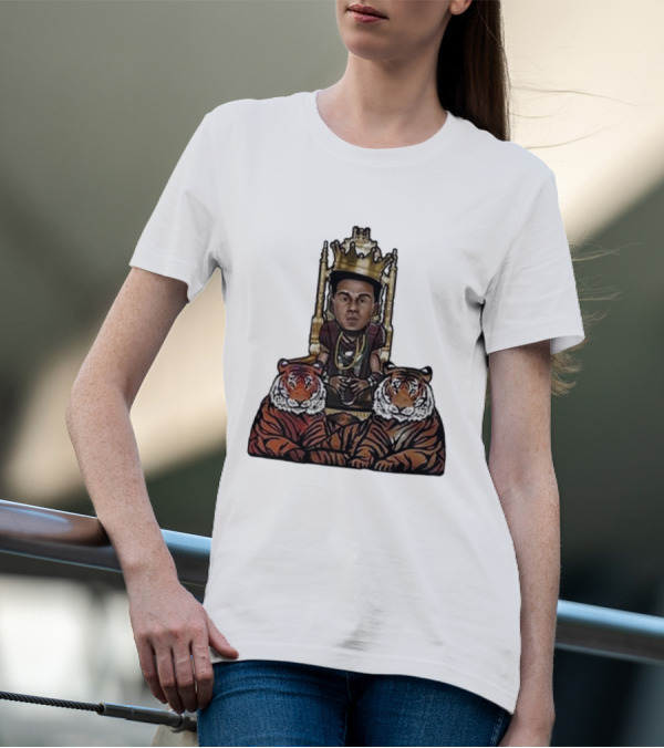 Travis Tiger King Throne With Crown And Two Tigers T-Shirt