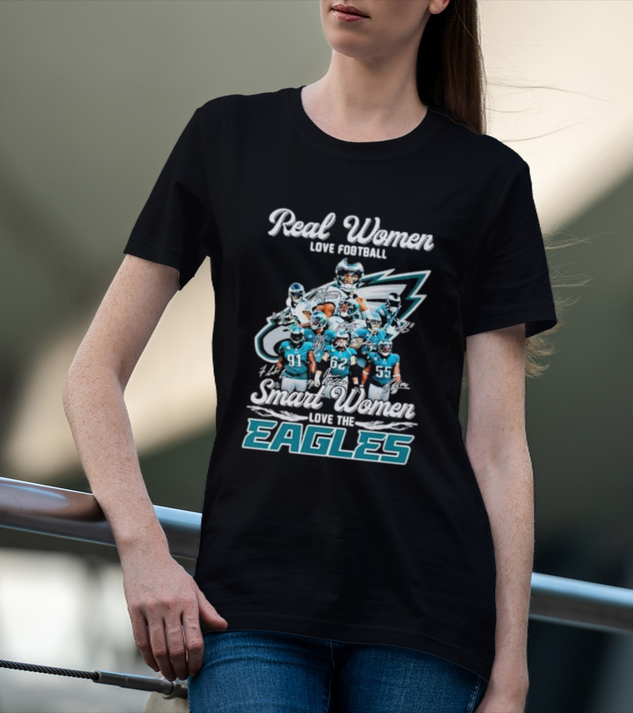 Real Women Love Football Smart Women Love The Eagles Signatures T-Shirt