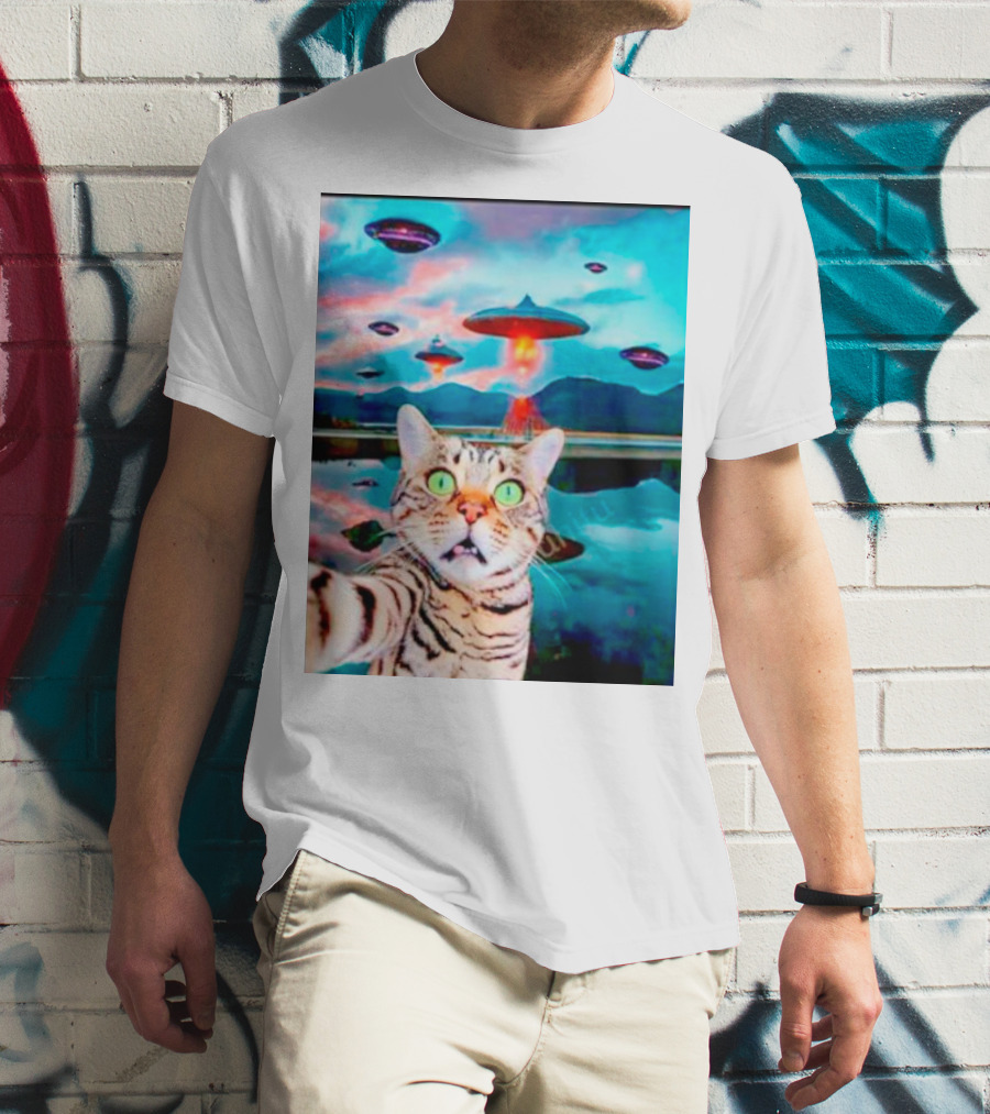 Cat Takes Selfie With UFOs In Scenic Landscape T-Shirt
