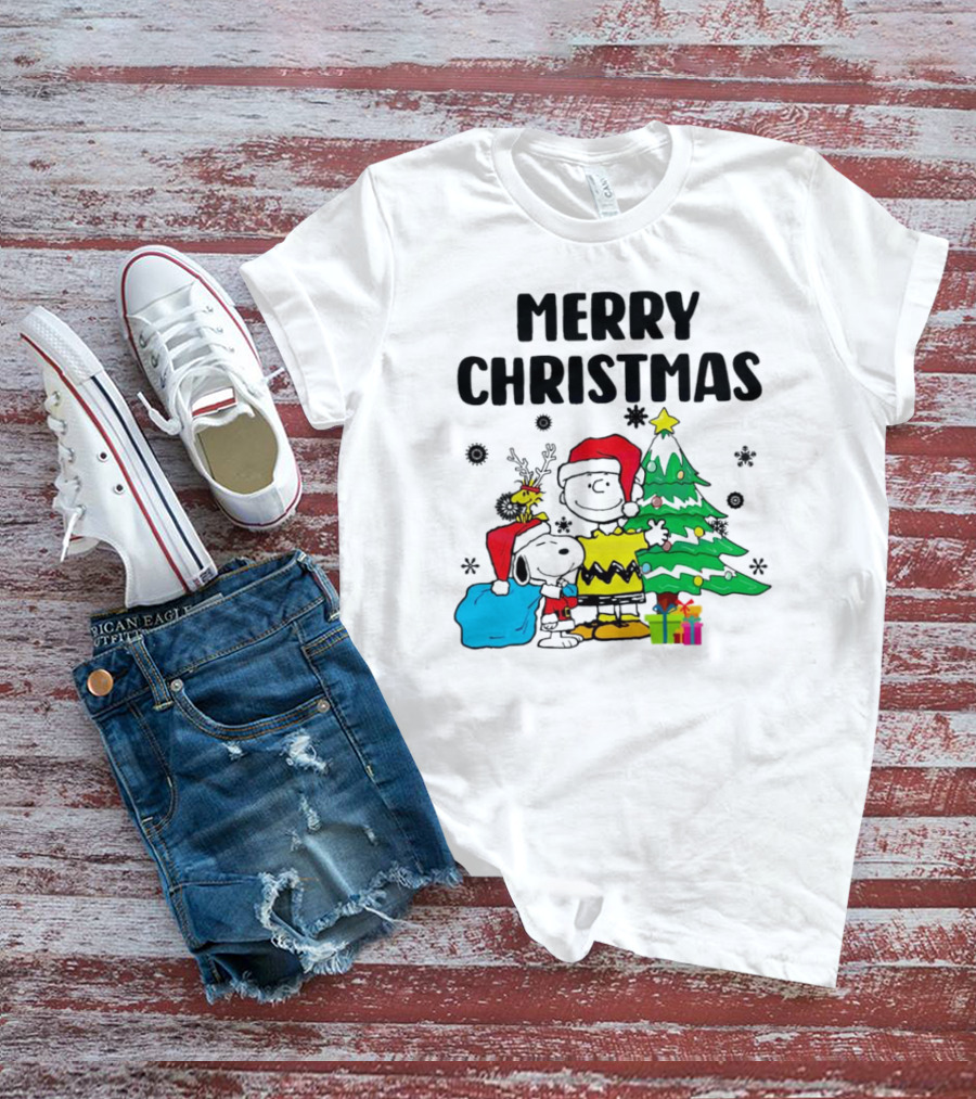 Charlie Snoopy Woodstock Merry Christmas Tree Santa Hats T-Shirt