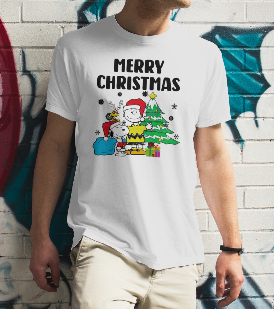Charlie Snoopy Woodstock Merry Christmas Tree Santa Hats T-Shirt