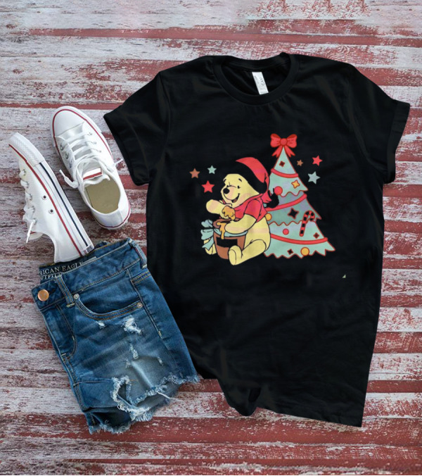 Winni The Pooh Bear Christmas Hunny Jar And Festive Tree T-Shirt