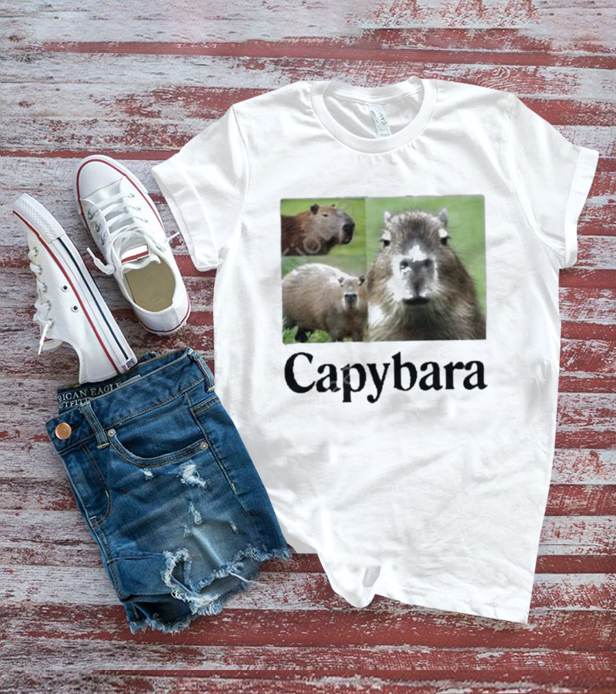 At The Moment Shop Capybara Trio Close-Up T-Shirt