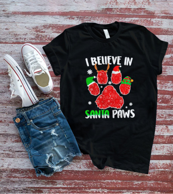 I Believe In Santa Paws With Festive Paw Prints And Hats T-Shirt