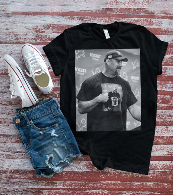 Holmes Pulling Hilarious Rocket Mortgage Lions T-Shirt