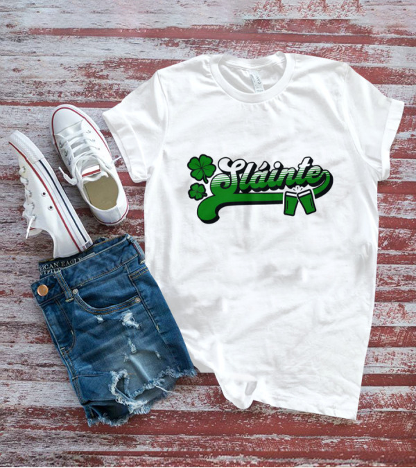 Sláinte Shamrock Gaelic Toast With Beer Glasses T-Shirt