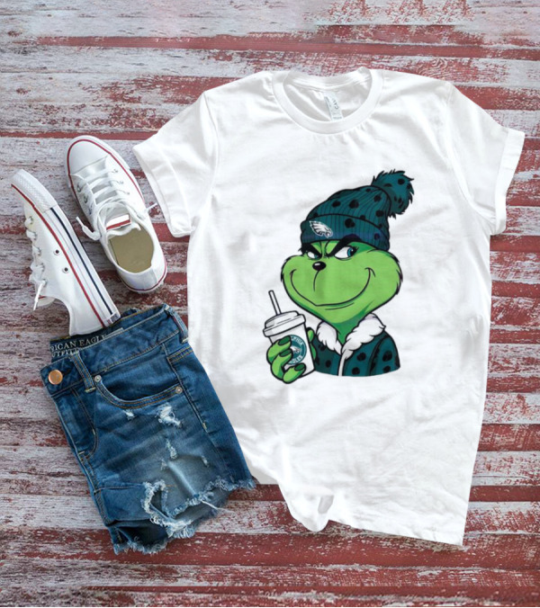 Grinch Holding Cup Wearing Philadelphia Eagles Beanie T-Shirt