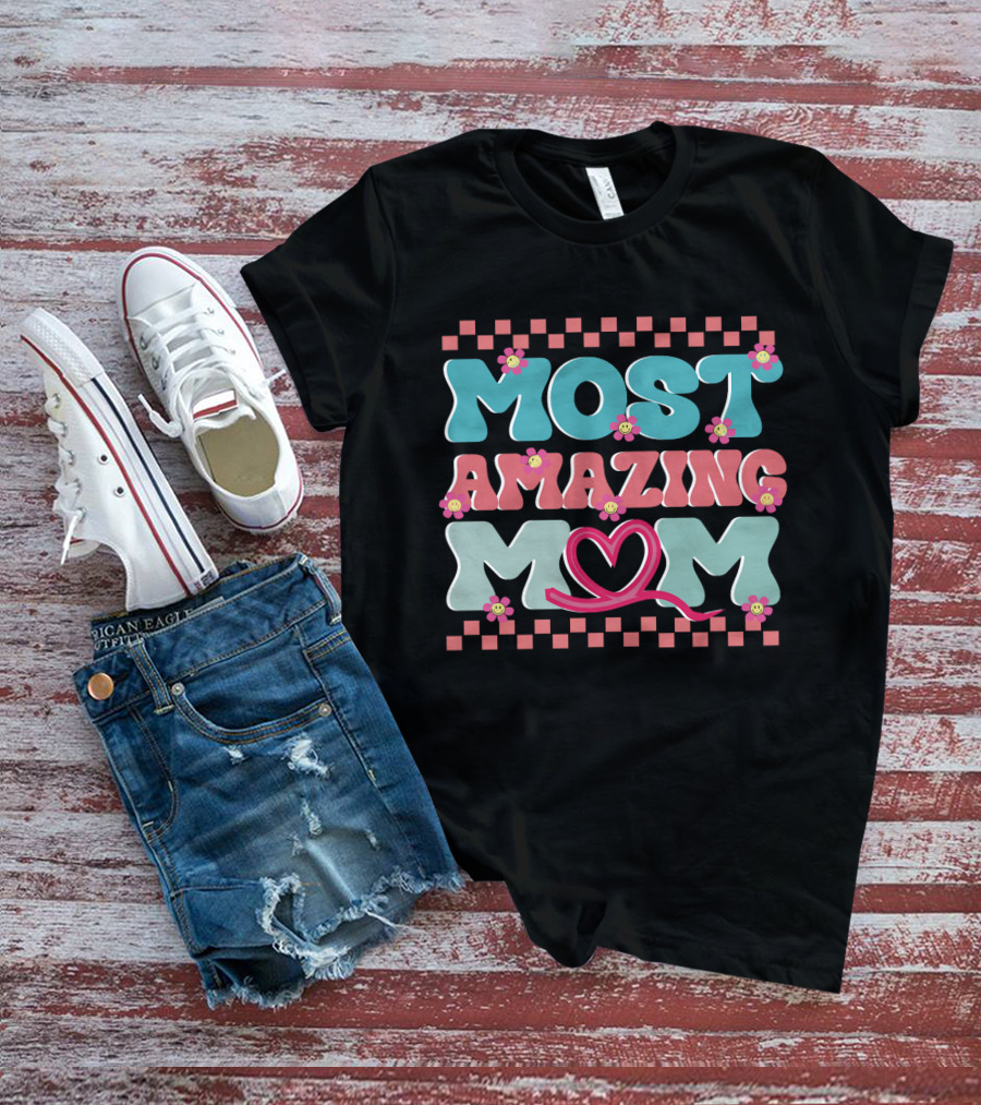 Most Amazing Mom Heart And Flower T-Shirt