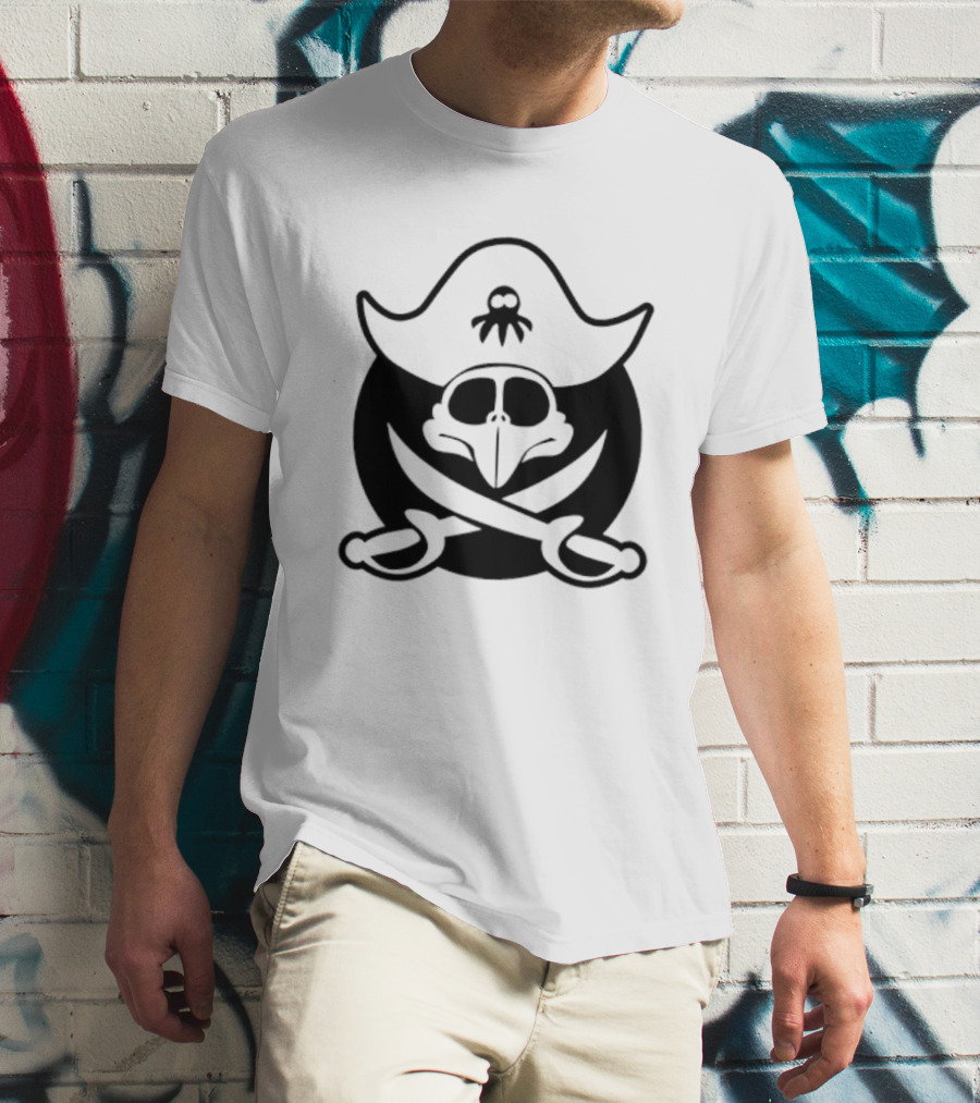 Sascha Grammel Frederic Pirat Skull And Crossed Swords Hat T-Shirt