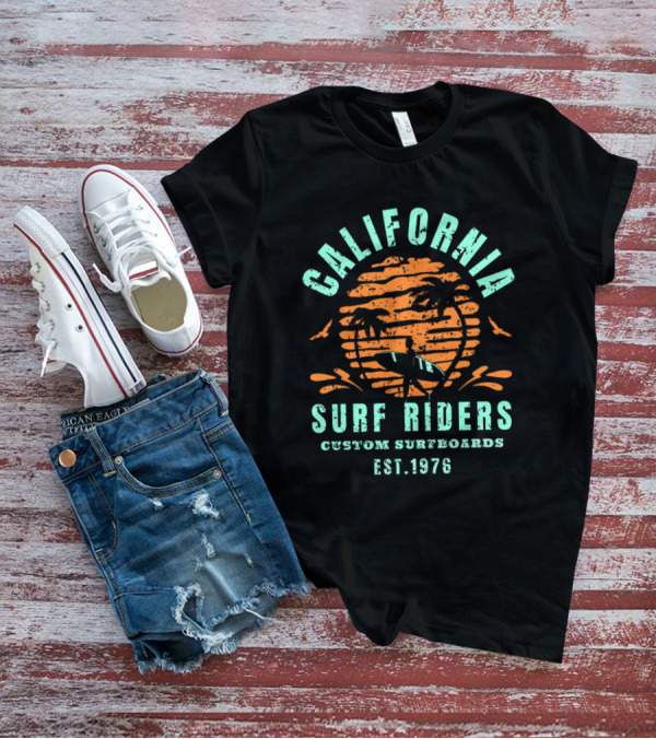 California Surf Riders Custom Surfboards Est. 1976 Vintage Beach Scene T-Shirt