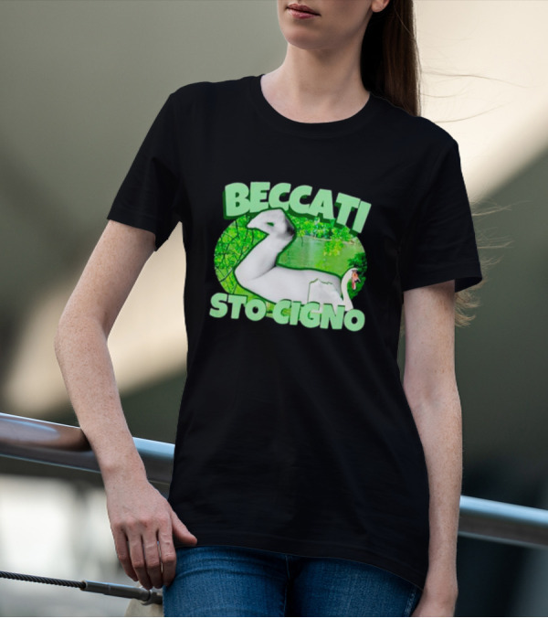 Beccati Sto Cigno Goose Meme - Italian Humor With Green Lake Background T-Shirt