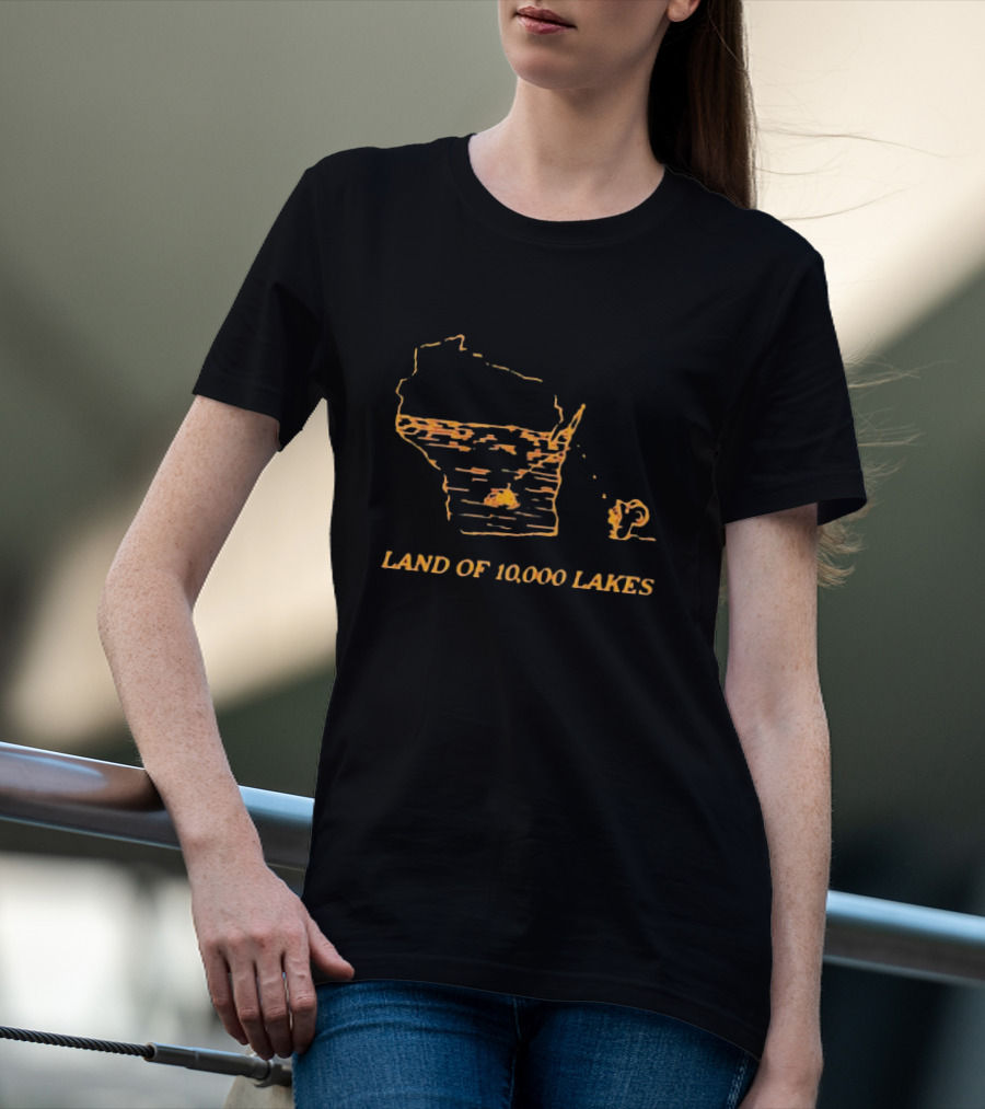 Land Of 10,000 Lakes Wisconsin Map Fishing Scene T-Shirt
