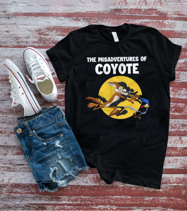 The Misadventures Of Coyote And Road Runner Chase Scene Moon背景 T-Shirt