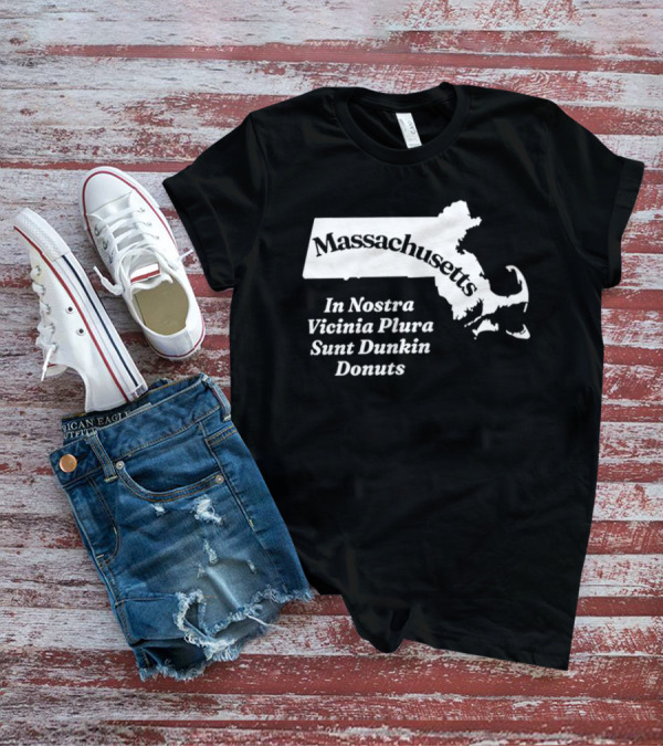 Massachusetts In Nostra Vicinia Plura Sunt Dunkin Donuts Map Outline T-Shirt