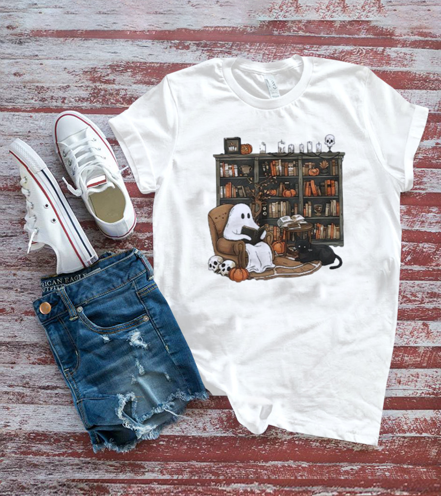 Retro Ghost Reading Books Skeletons Pumpkins Black Cat Library T-Shirt