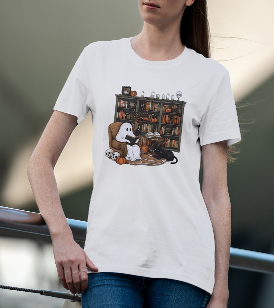 Retro Ghost Reading Books Skeletons Pumpkins Black Cat Library T-Shirt