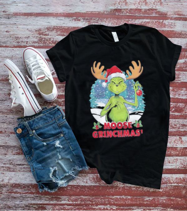 Moose Grinchmas Christmas Grinch Santa Hat Snowflakes T-Shirt