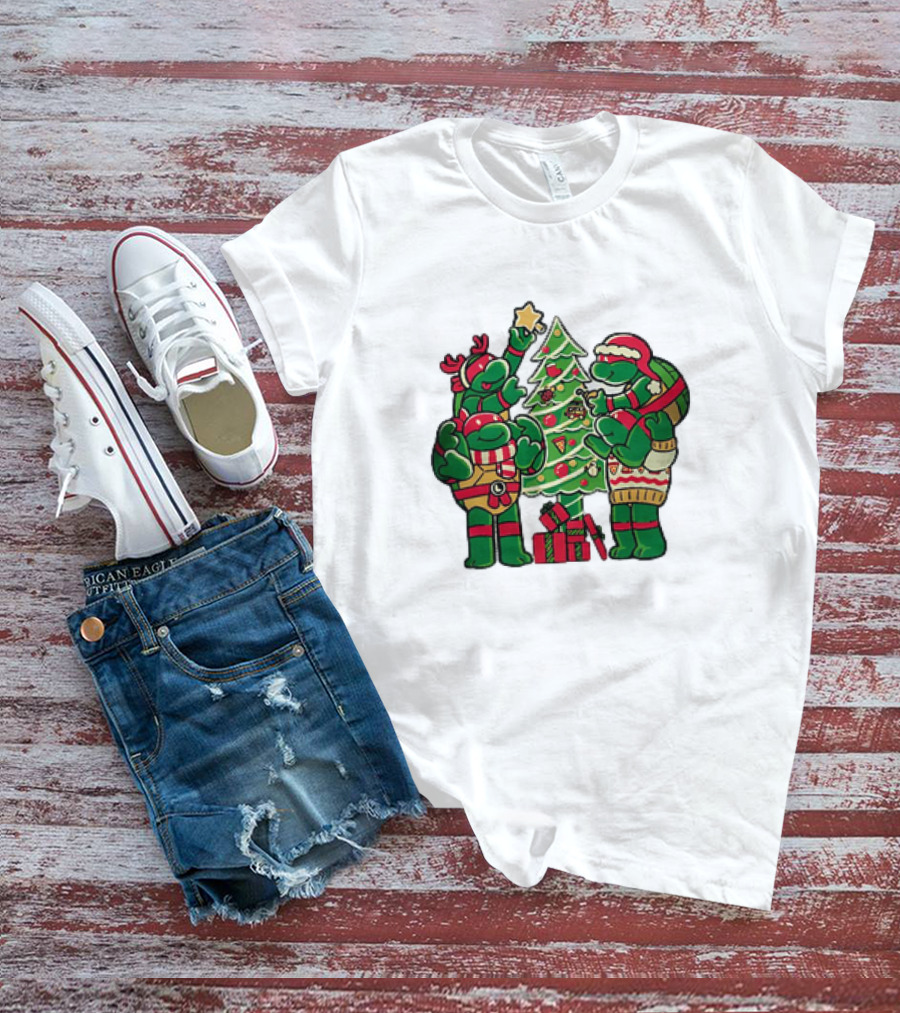 Teenage Mutant Ninja Turtles Christmas Tree Decorating Scene T-Shirt